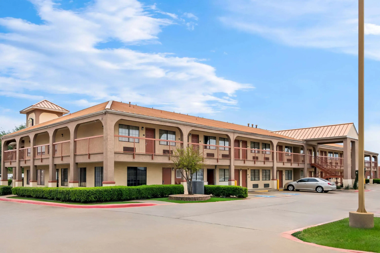 Photo - Super 8 by Wyndham Grand Prairie Southwest