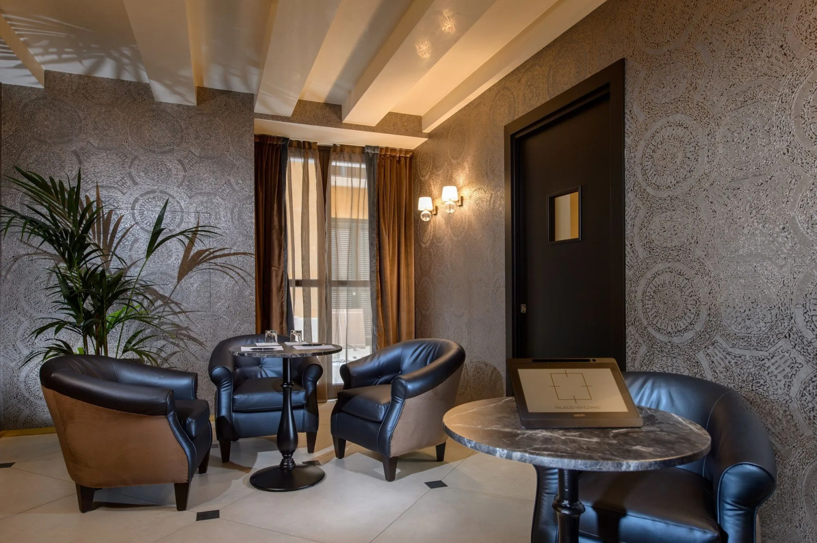 Photo - Palazzo Veneziano - Venice Collection