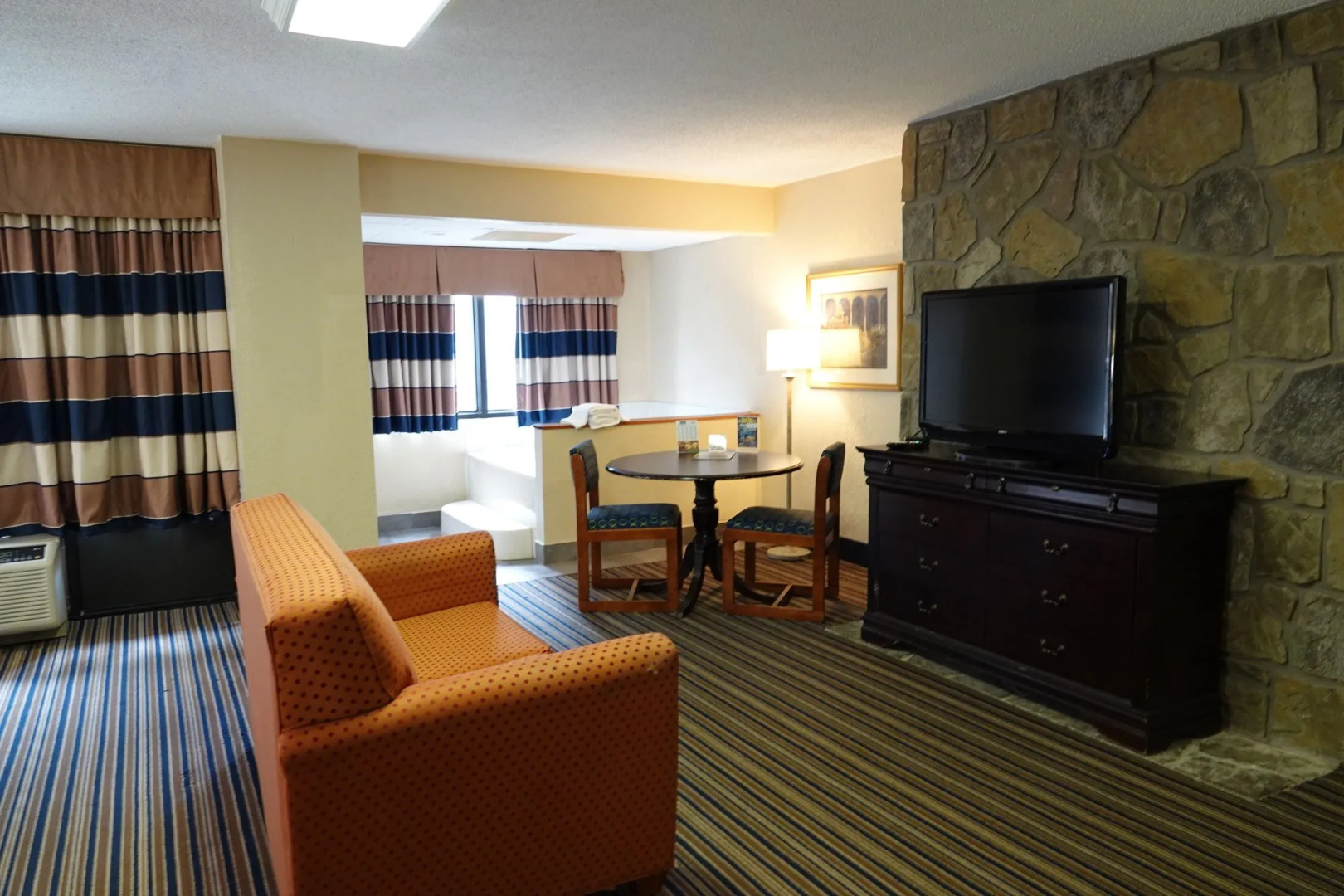 Photo - SureStay Plus Hotel by Best Western Gatlinburg