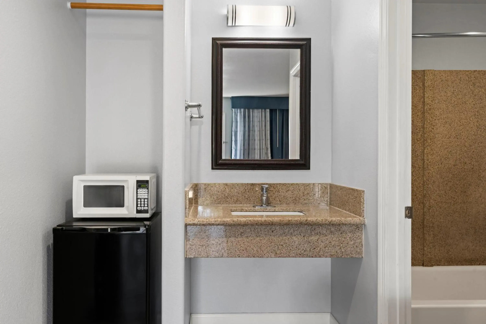 Photo - Bay Breeze Inn