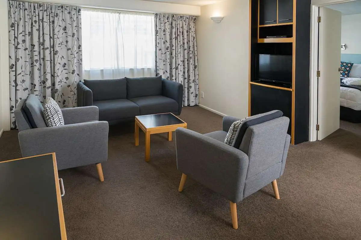 Photo - West Plaza Hotel