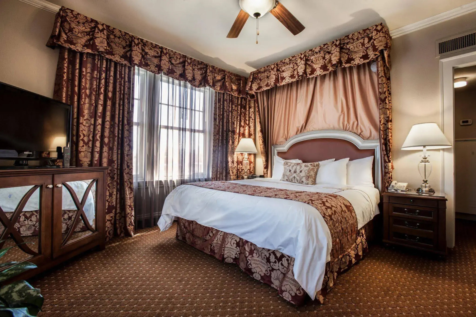 Photo - Warwick Melrose Hotel