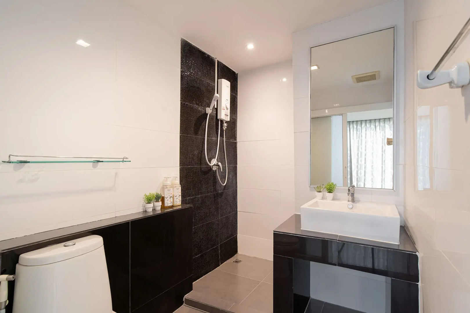 Photo - Leenova Hotel