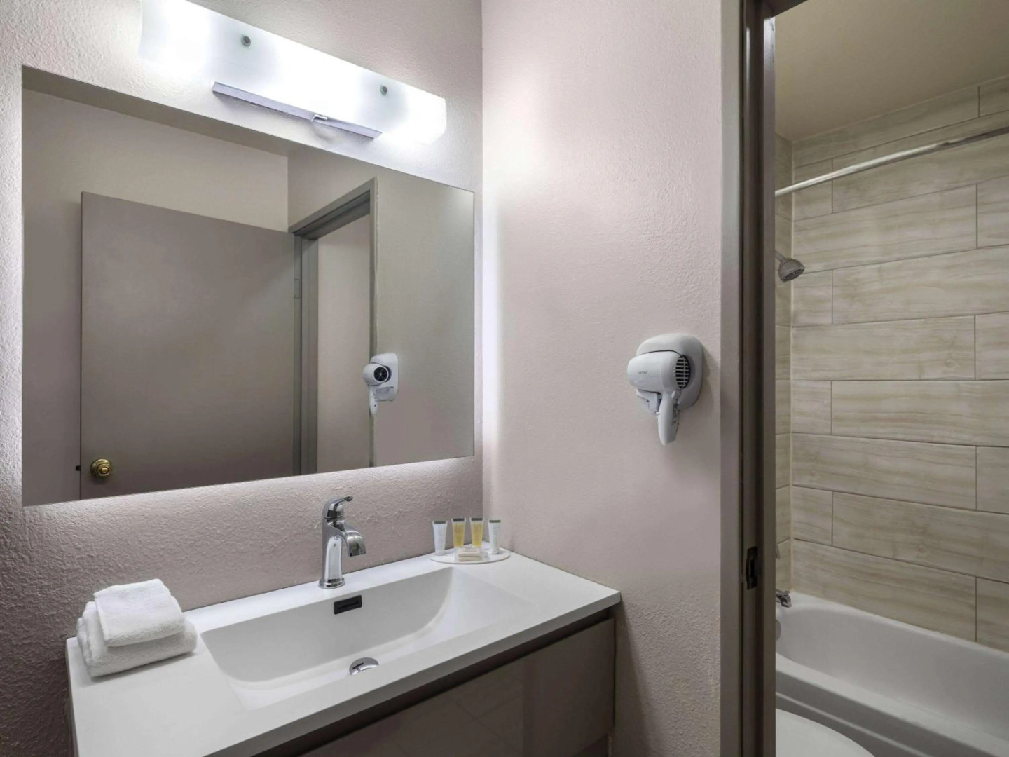 Photo - Days Inn by Wyndham Las Vegas Airport Near the Strip