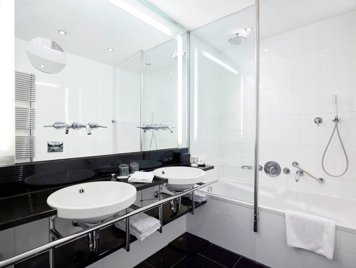 Foto - Ambassade Hotel