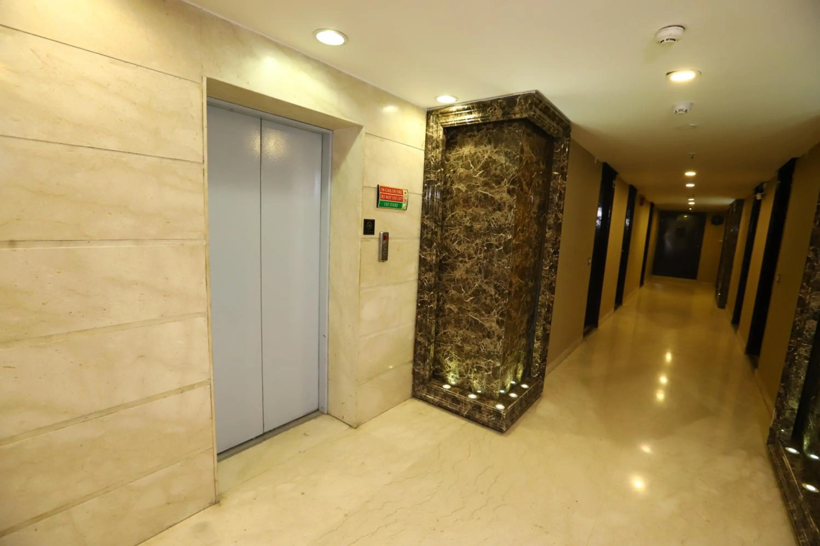 Foto - Hotel Palm Grand Naraina New Delhi - Couple Friendly Local IDs Accepted
