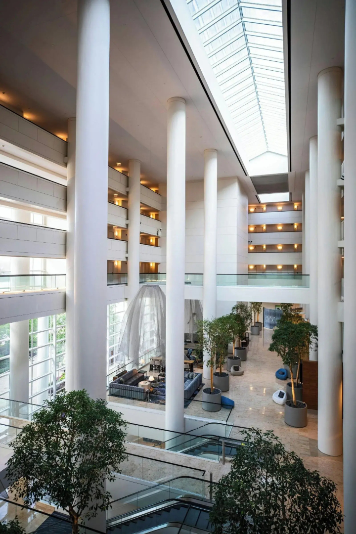 Photo - Renaissance Schaumburg Convention Center Hotel