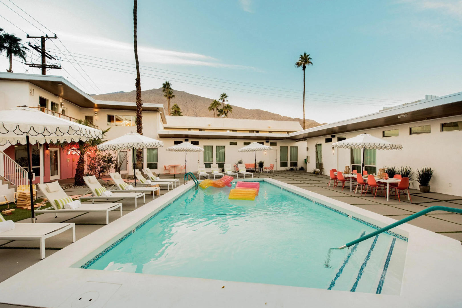 Foto - The Wesley by AvantStay Mid-Century Modern Oasis with Pool