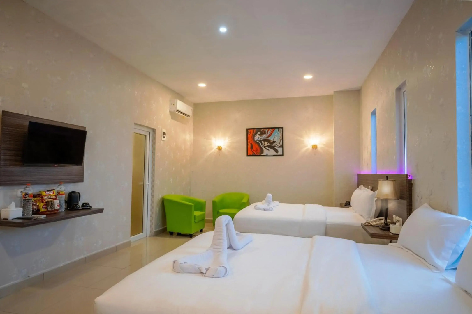 Photo - De'Tonga Hotel