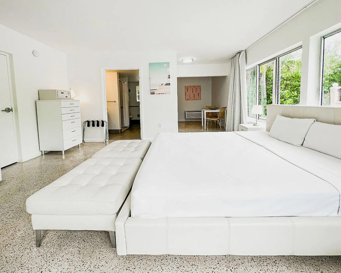 Photo - North Beach Hotel