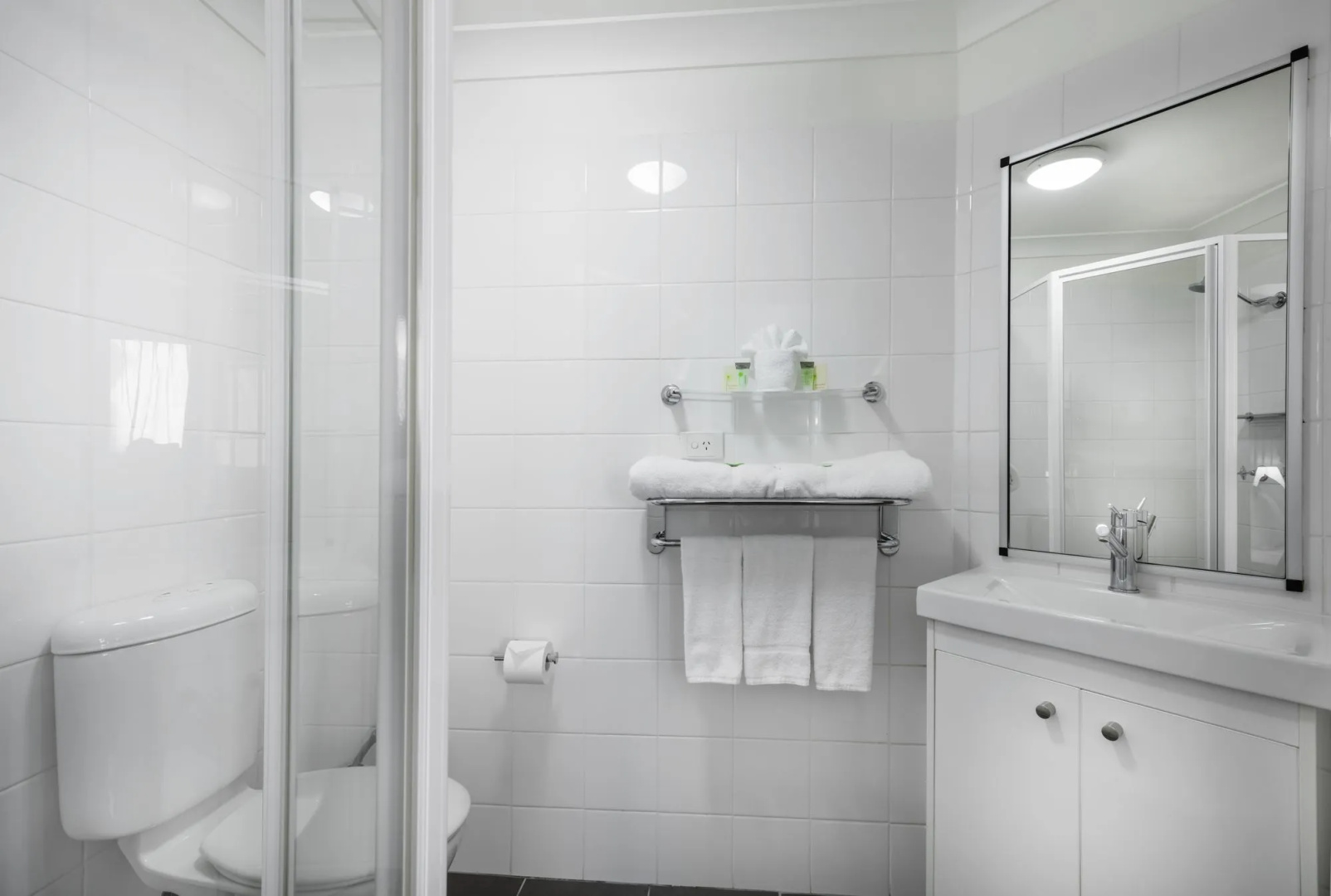 Photo - George Hotel Brisbane, Independent Collection by EVT