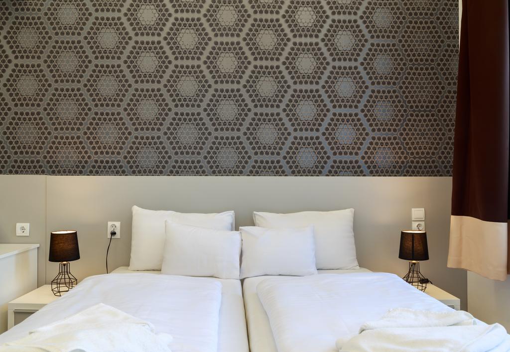 Photo - Hotel Mika Downtown