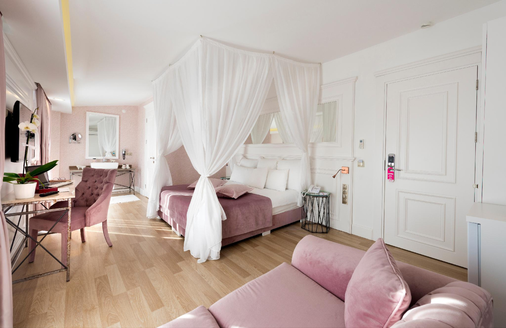 Photo - Nun Hotel Lara