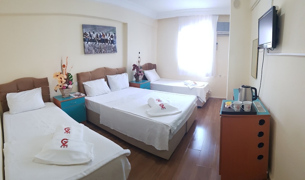 Zeybek Hotel Ürkmez