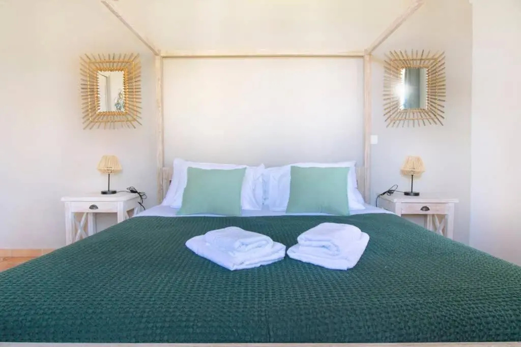 AQUAMARINE, 2 bedroom beach house and private pool, Orient beach!