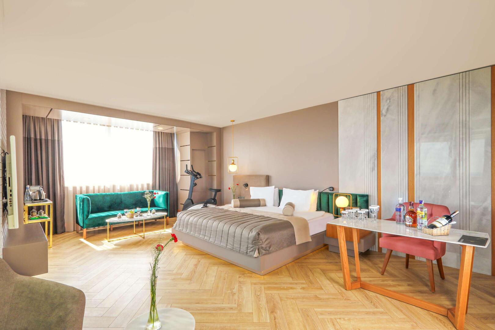 Photo - Sherwood Exclusive Lara