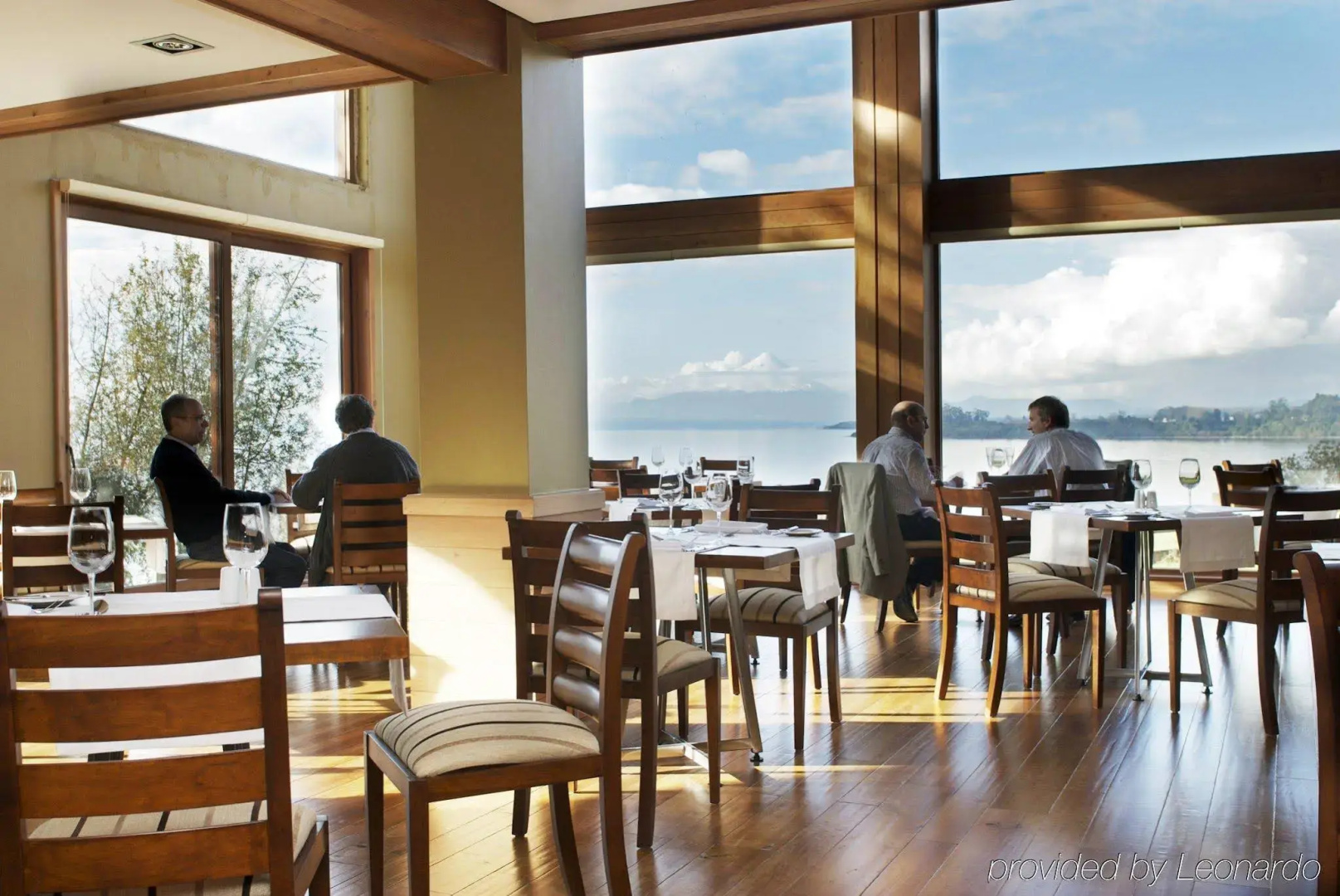 Photo - Wyndham Puerto Varas Pettra