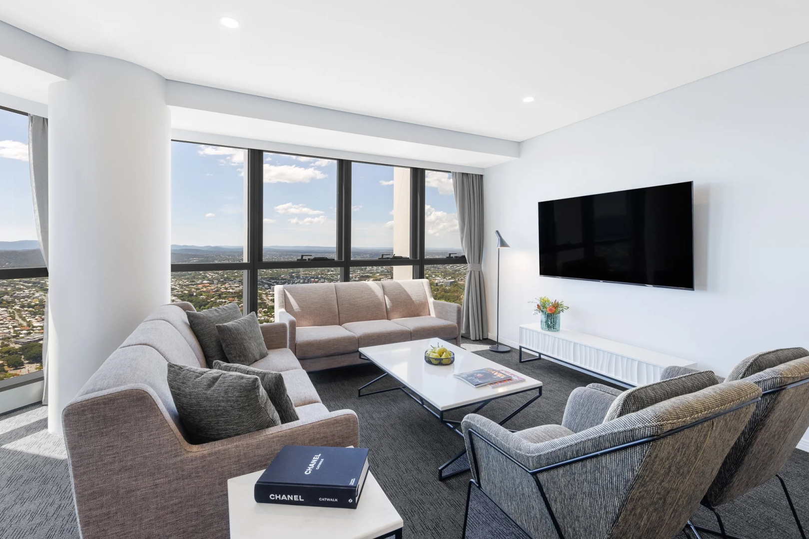 Photo - Meriton Suites Herschel Street, Brisbane