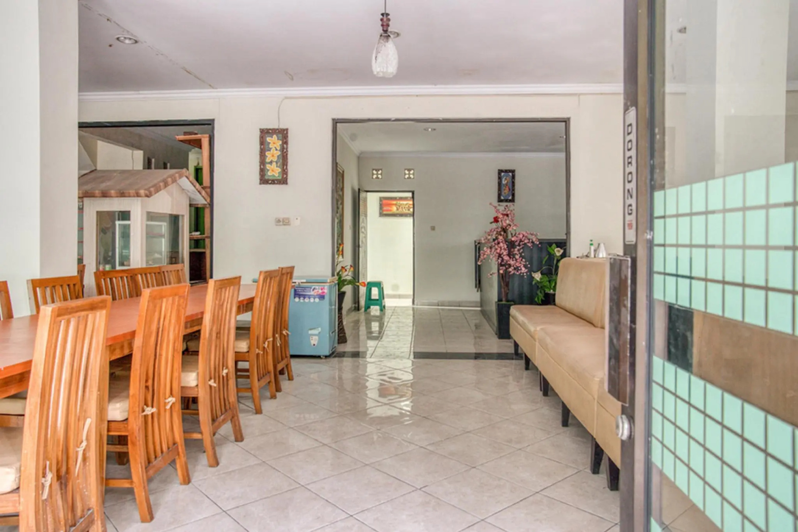 Foto - RedDoorz near Taman Mini Jakarta