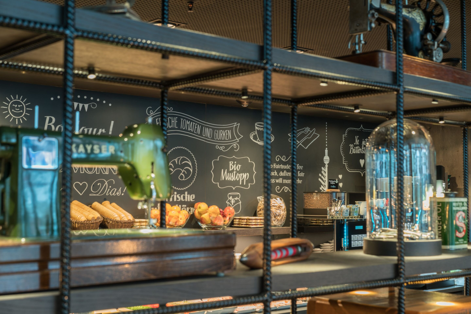 Photo - Motel One Berlin-Alexanderplatz