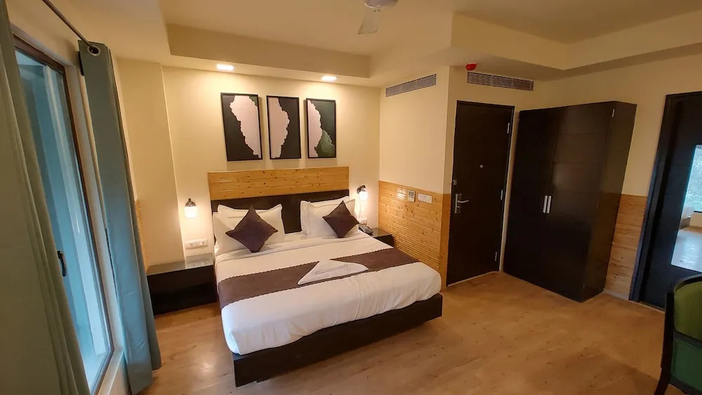 Photo - Saltstayz Select - Nehru Place & New Friends Colony