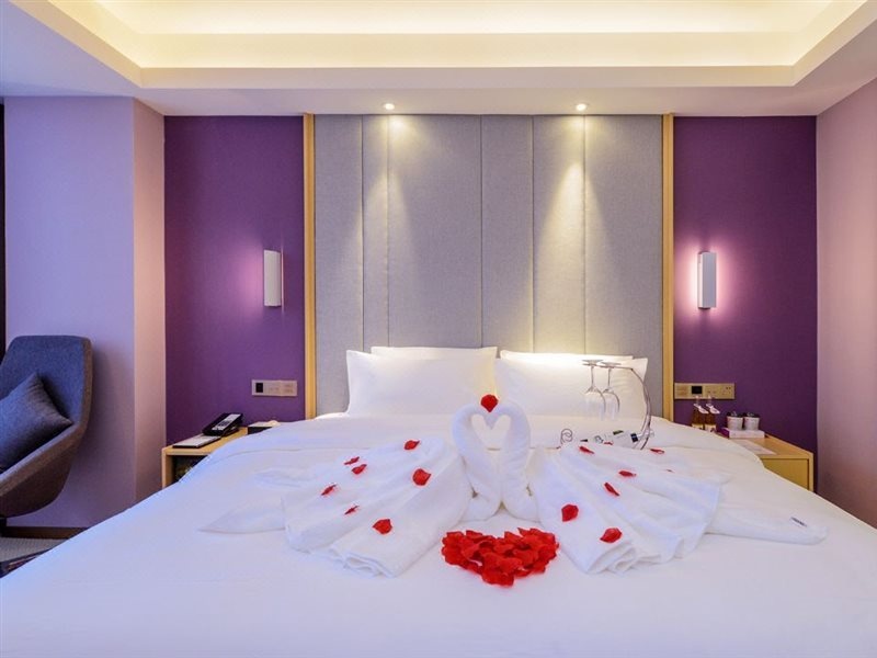 Lavande Hotel (Chengdu Xinjin Rulin Road Metro Station)