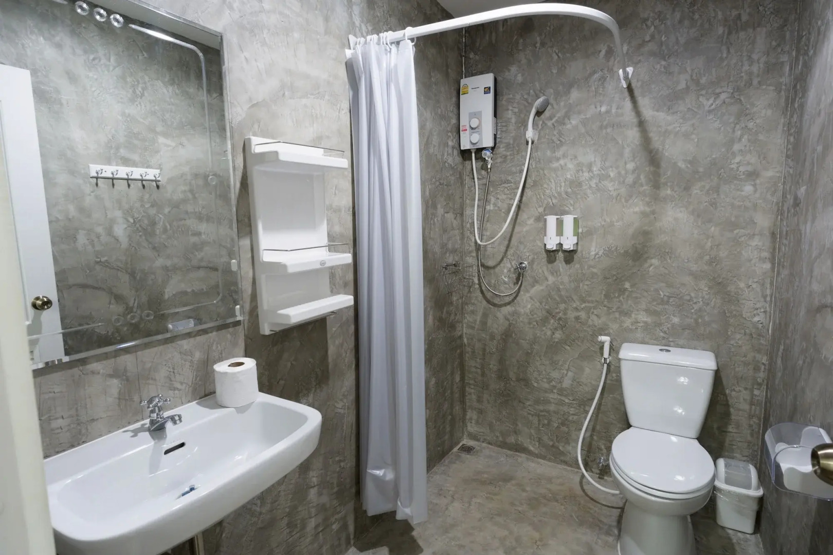 Photo - Les Fleurs Bangkok Hostel