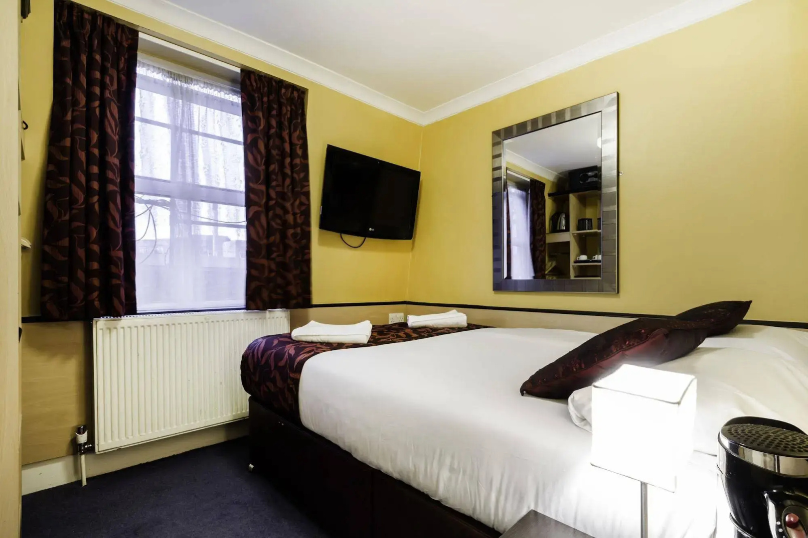 Photo - Tudor Court Hotel