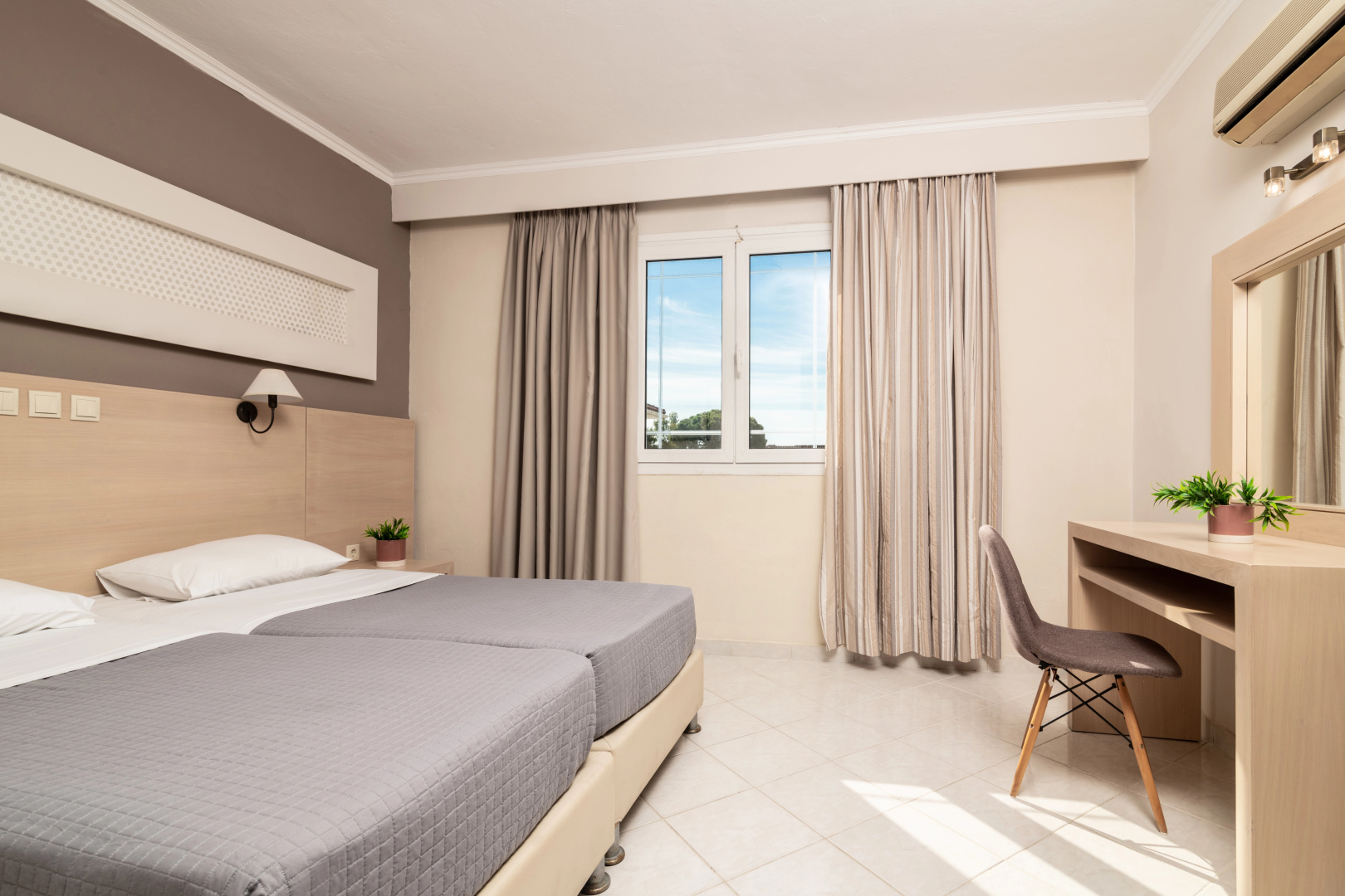 Photo - Karras Hotel