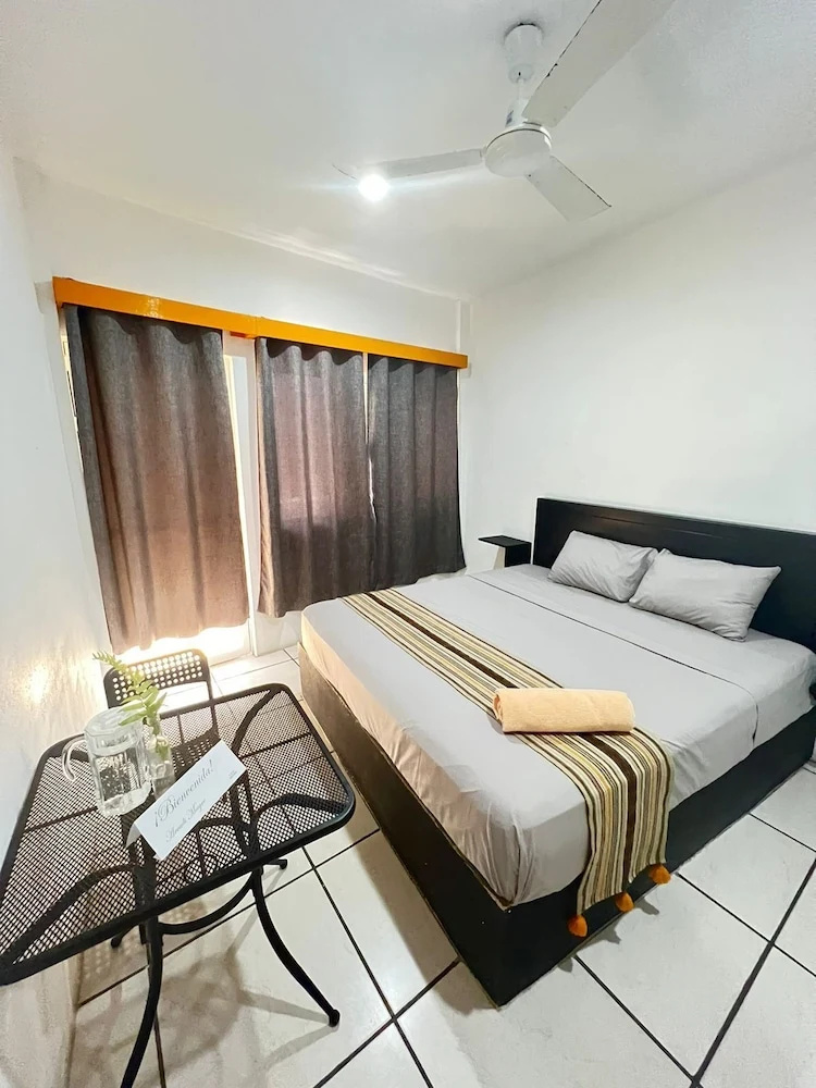 Photo - Private room with king size bed num023