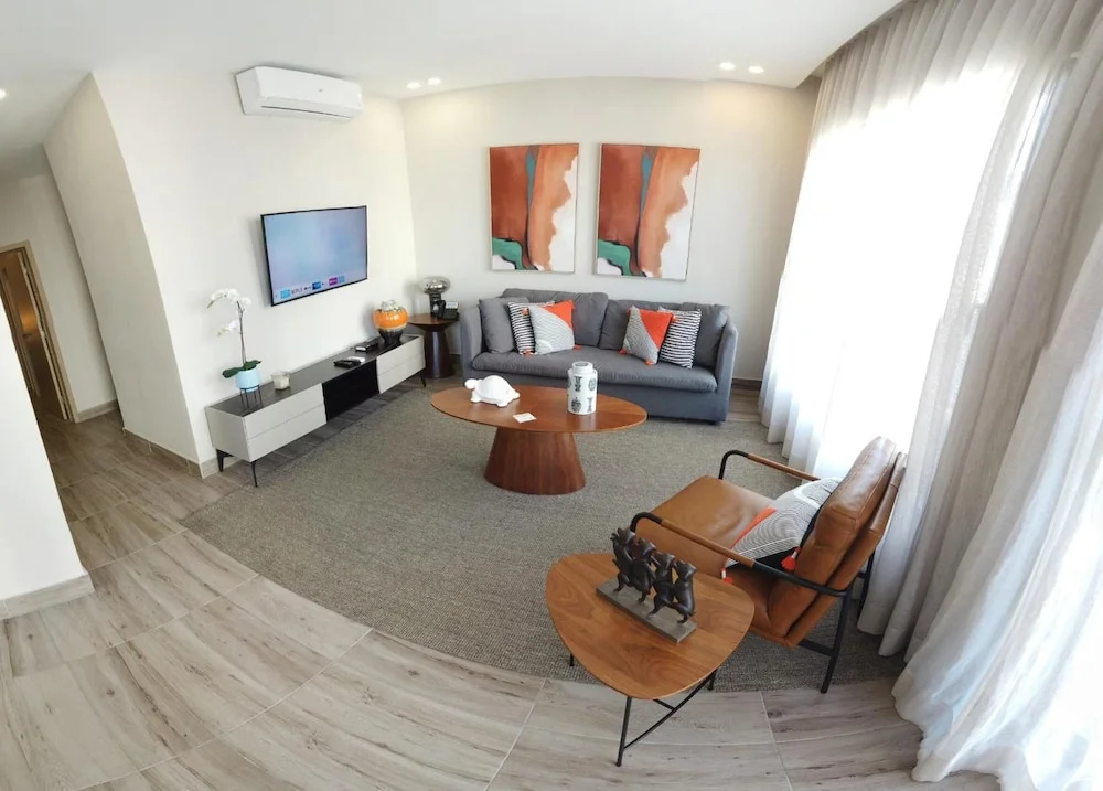 Photo - Regatta Living Hotel