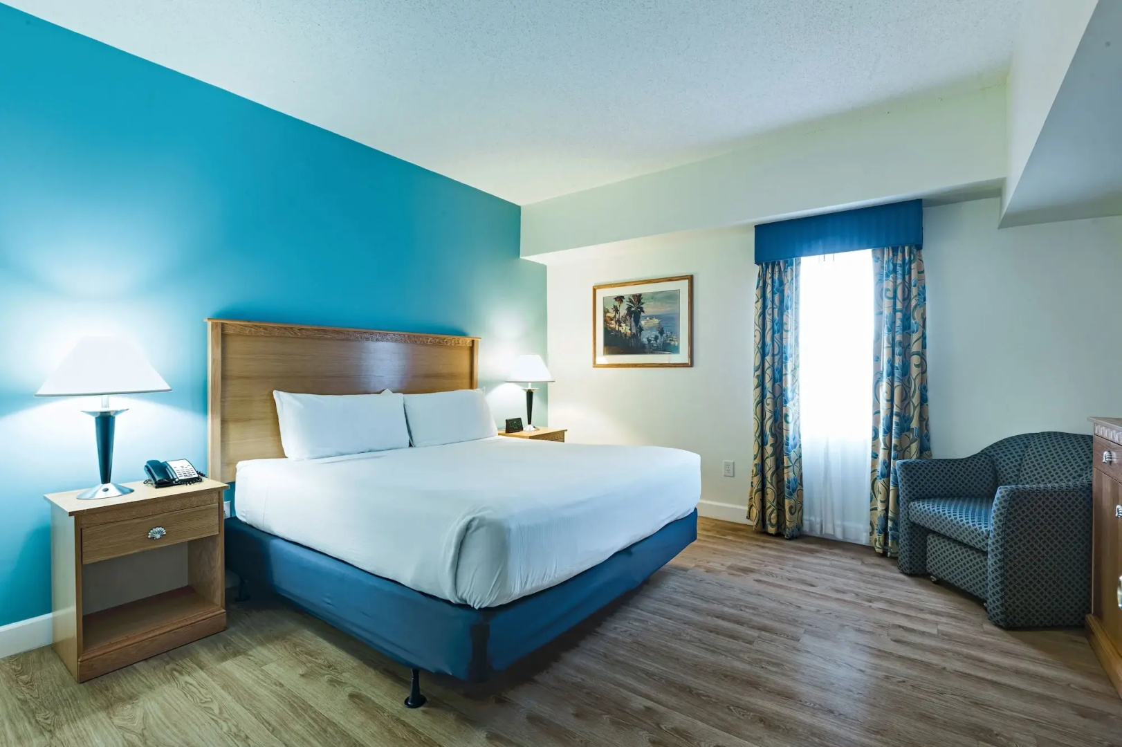 Photo - The Atrium Resort, Virginia Beach by Vacatia