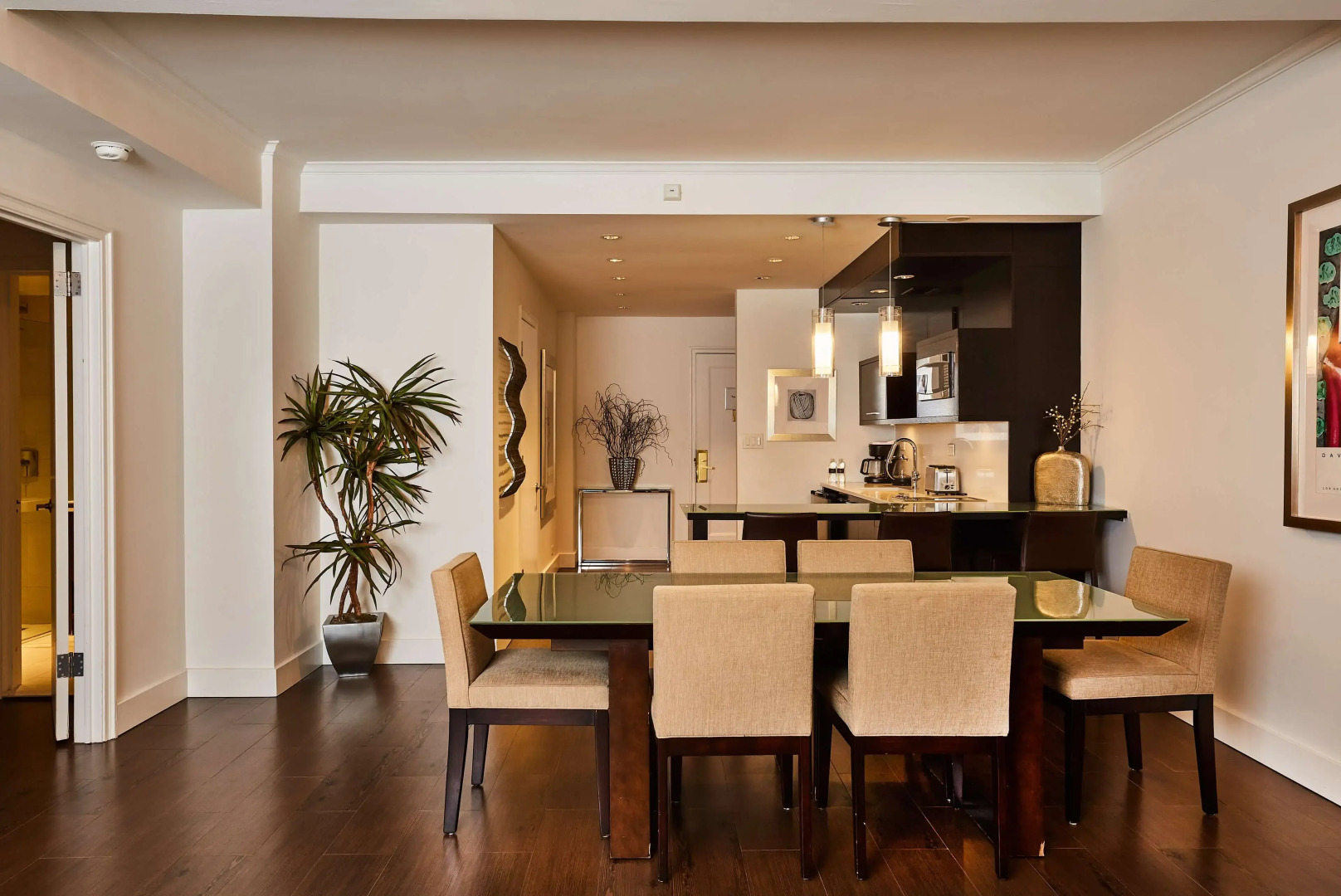 Photo - Lombardy Hotel