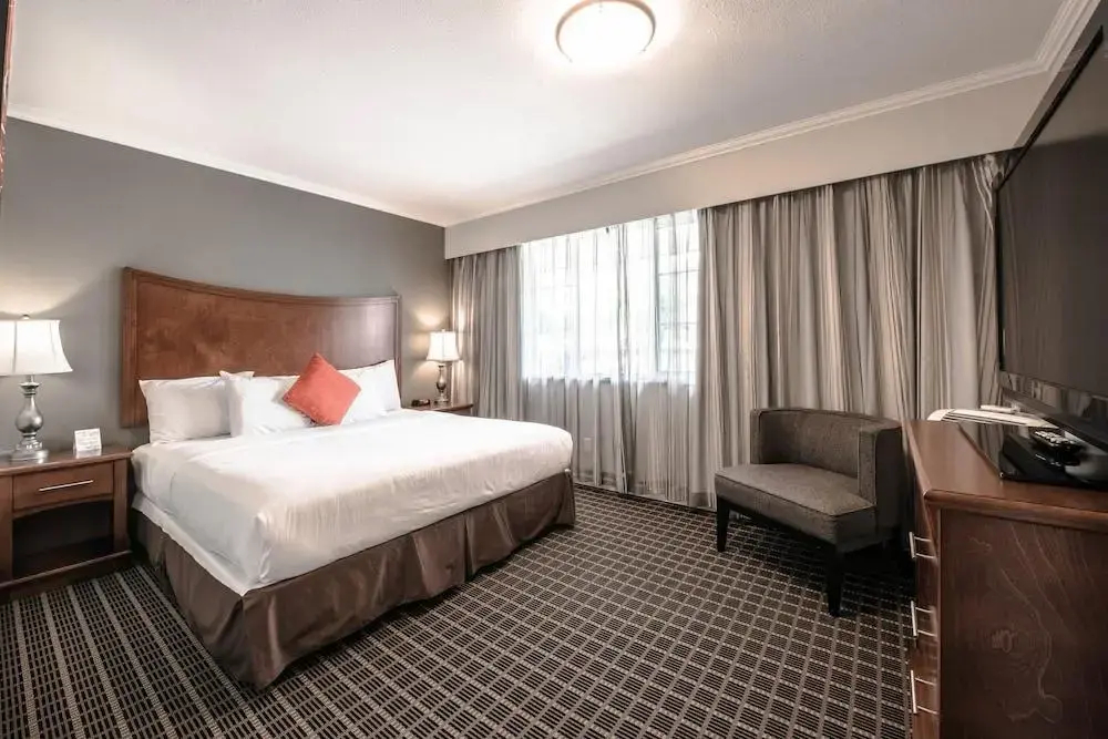 Photo - Gibsons Garden Hotel