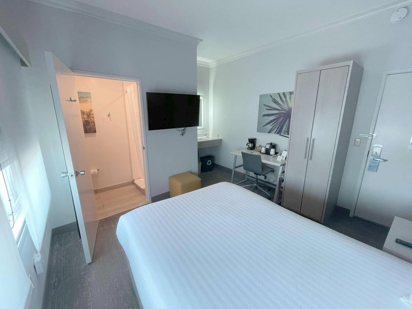 Photo - SureStay Hotel by Best Western Santa Monica
