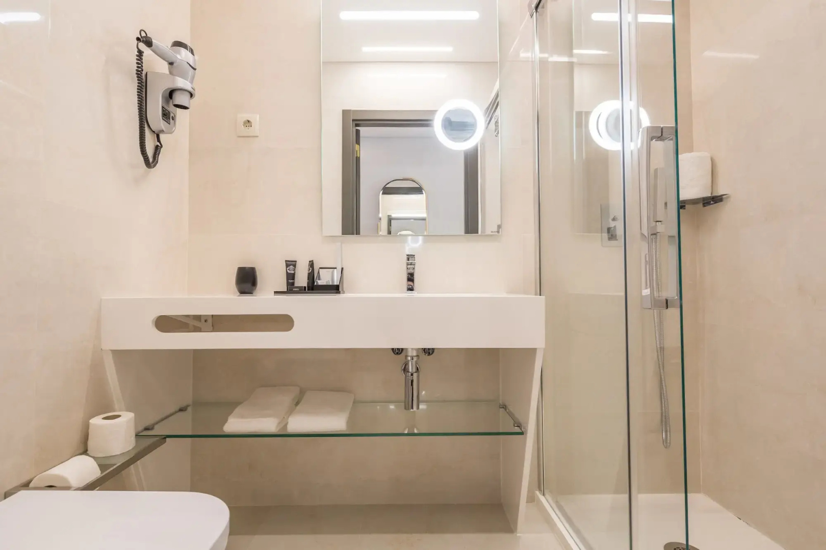 Photo - MeraPrime Gold Design Hotel