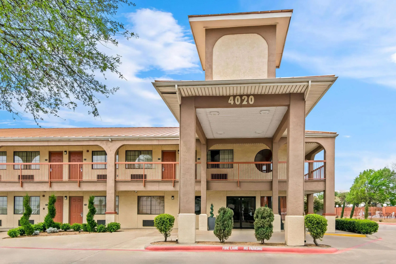 Photo - Super 8 by Wyndham Grand Prairie Southwest