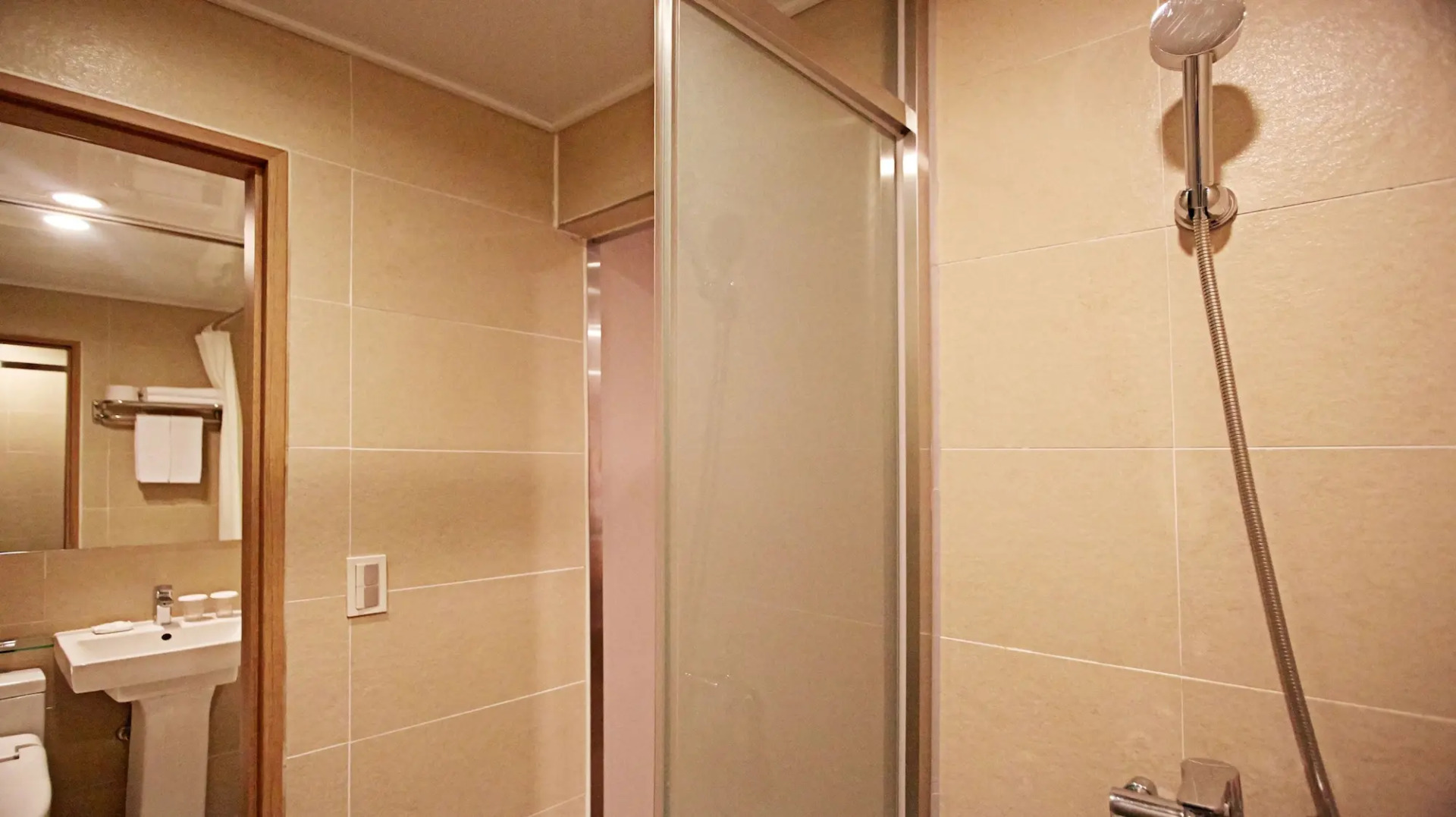 Photo - Hotel Skypark Myeongdong 3