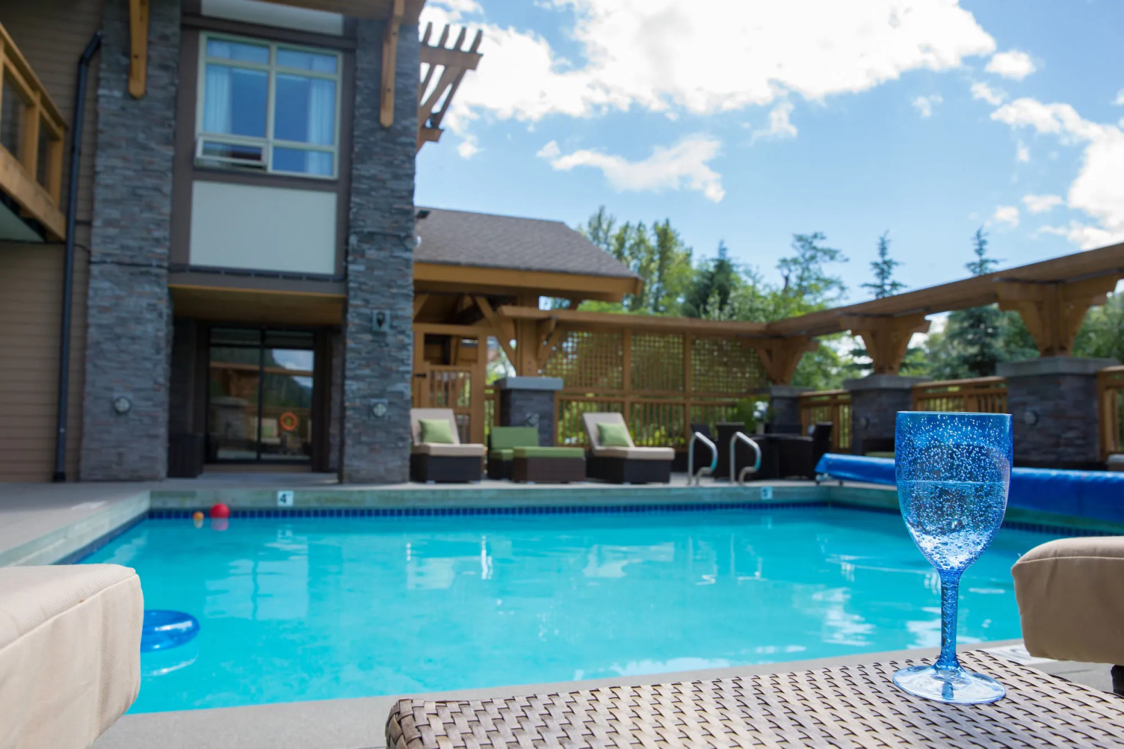 Photo - Executive Suites Hotel and Resort, Squamish