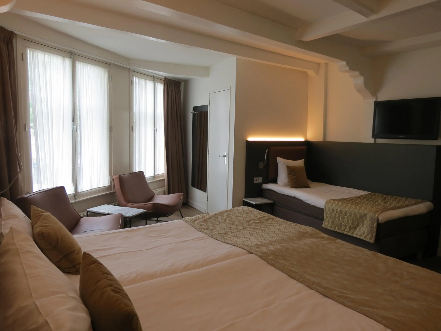 Photo - Avenue Hotel