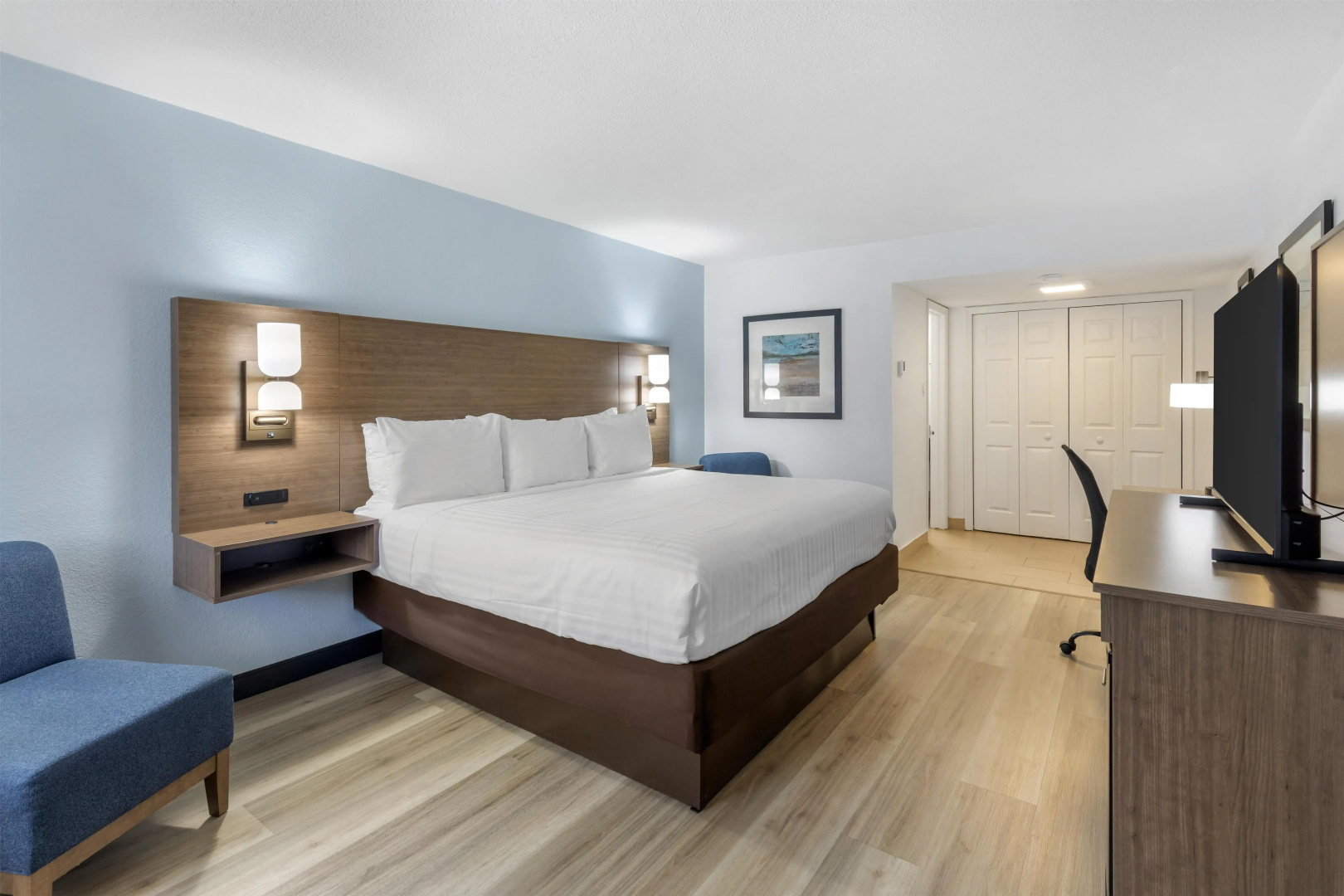 Photo - Palm Beach Lakes Hotel