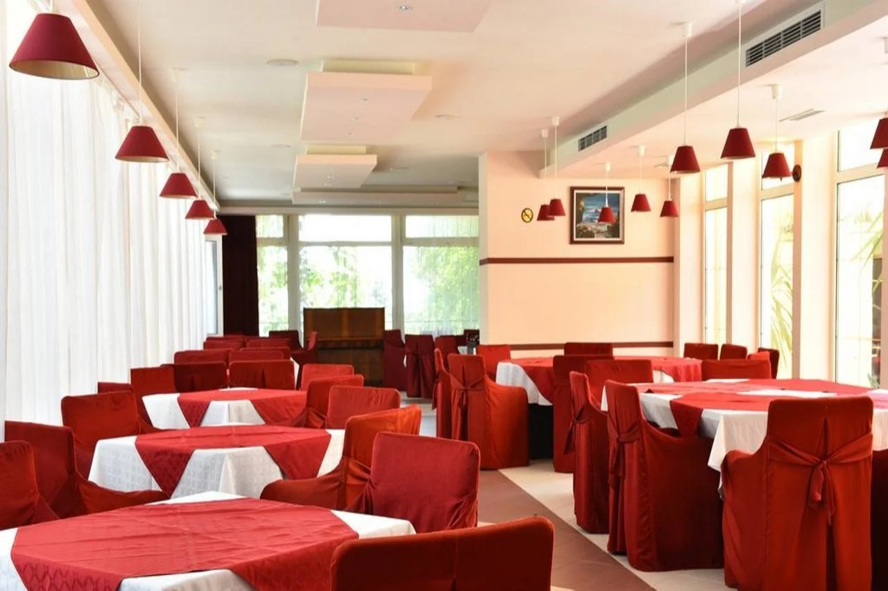 Photo - Hotel Ambassador - Free Parking