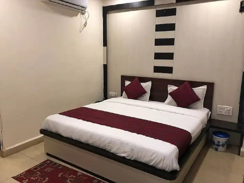 Photo - Pathway KDSON at Airport