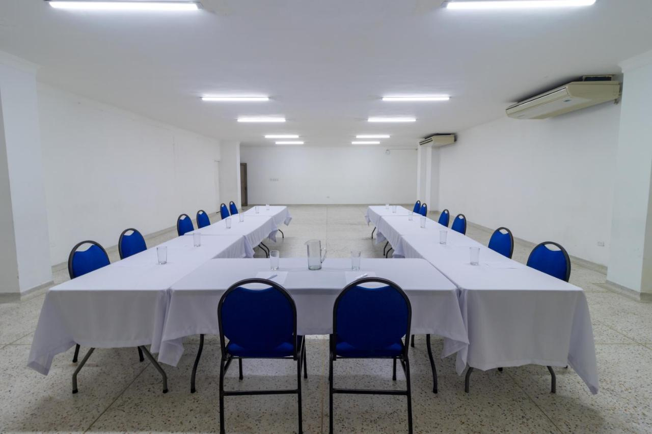 Photo - Hotel Axis Inn by Geh Suites