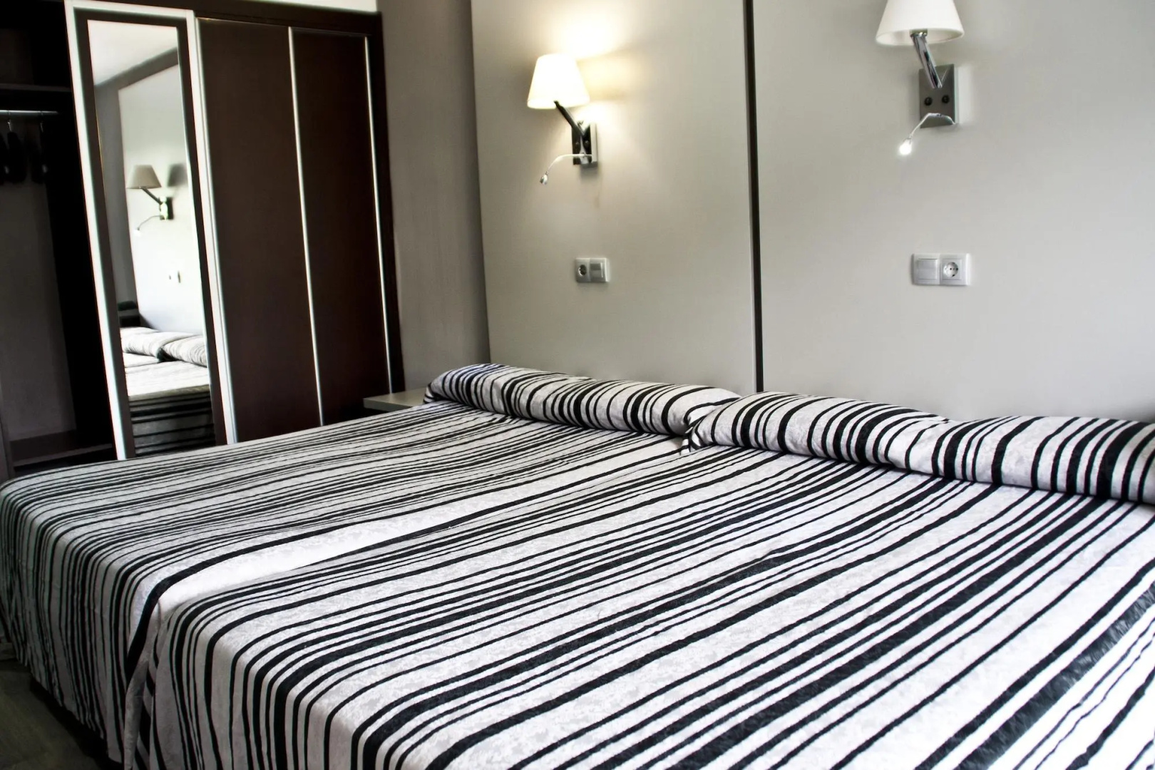 Photo - Summer Hotel