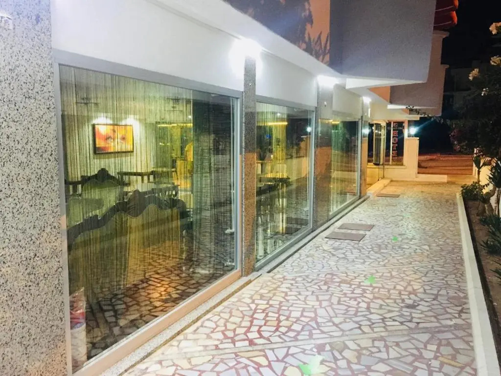 Photo - Lara Kapris Hotel