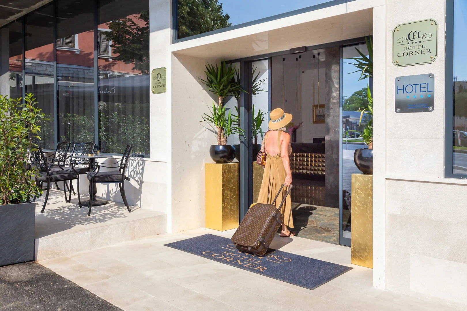 Photo - Hotel Corner