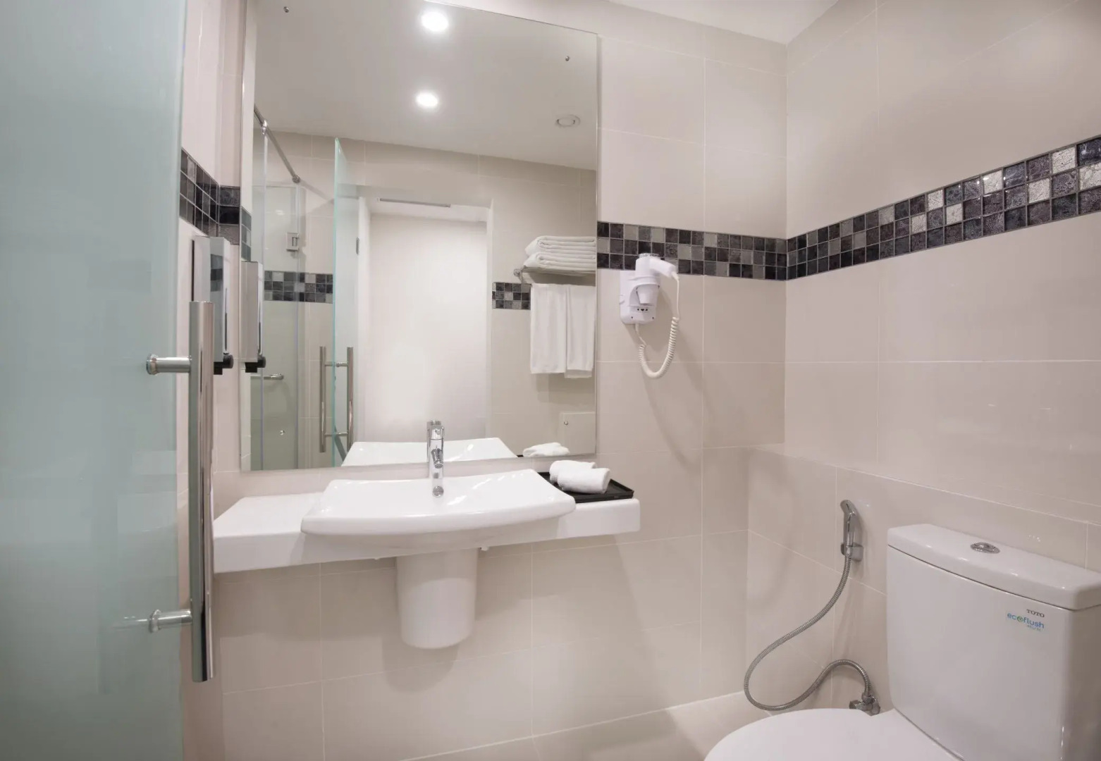 Foto - Fairway Colombo - Sri Lanka's First Hotel With Robot Technology