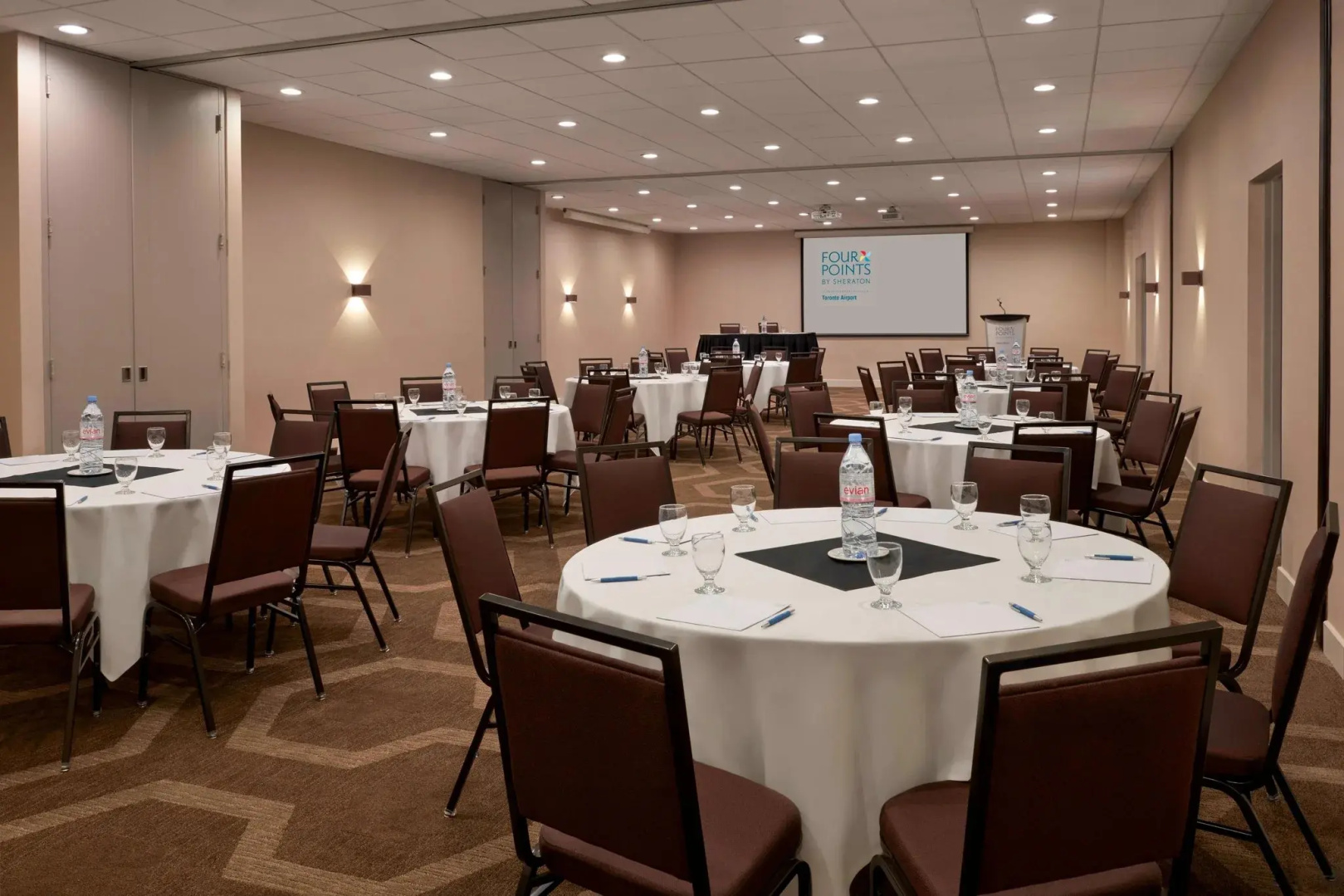 Foto - Four Points by Sheraton Toronto Airport