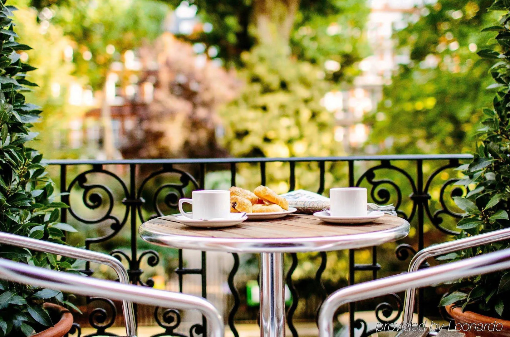 Photo - Henley House Hotel